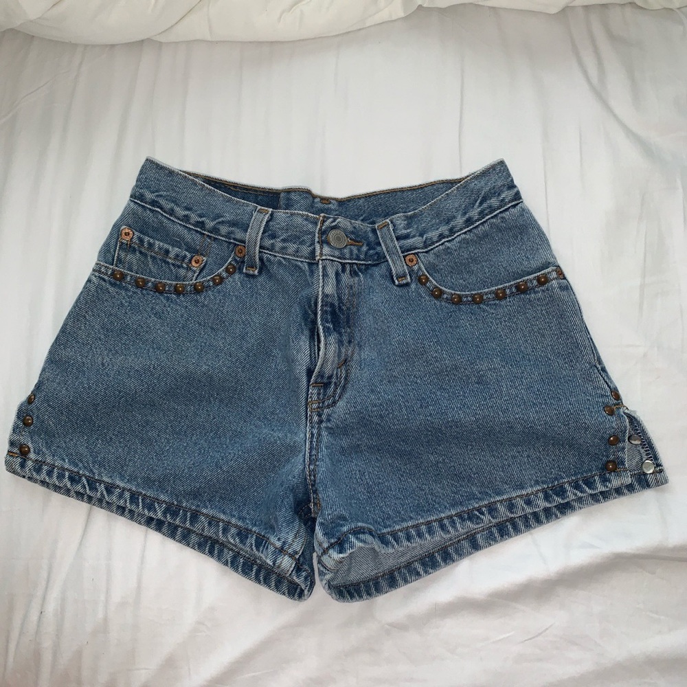 HIGH WAISTED LEVI SHORTS